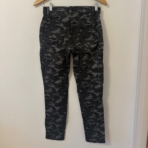 Banana Republic Camo Straight Leg Cargo Pants | Size 2 - Picture 4 of 10